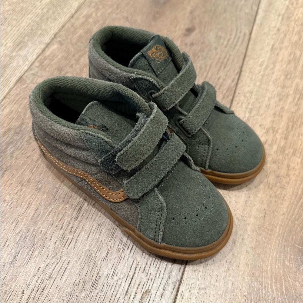 Toddler size 9 green high top vans